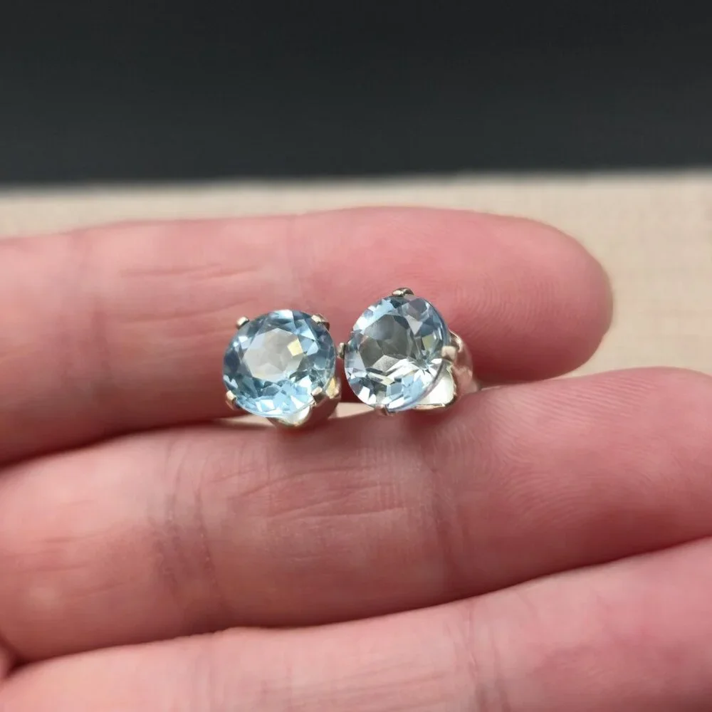 Sterling Silver Brilliant Blue Topaz Gem Stud Earrings A6975